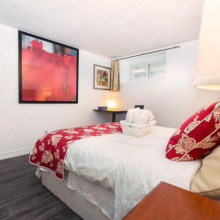 토론토 Cozy 3Br 2Bth Lower Unit, A Min To Hwy401, 404 & Dvp 빌라 외부 사진
