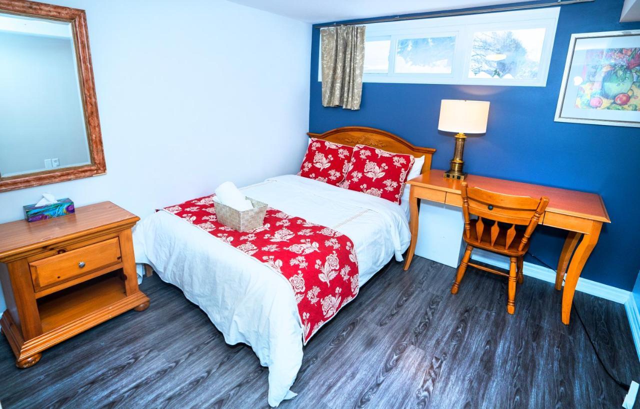 토론토 Cozy 3Br 2Bth Lower Unit, A Min To Hwy401, 404 & Dvp 빌라 외부 사진