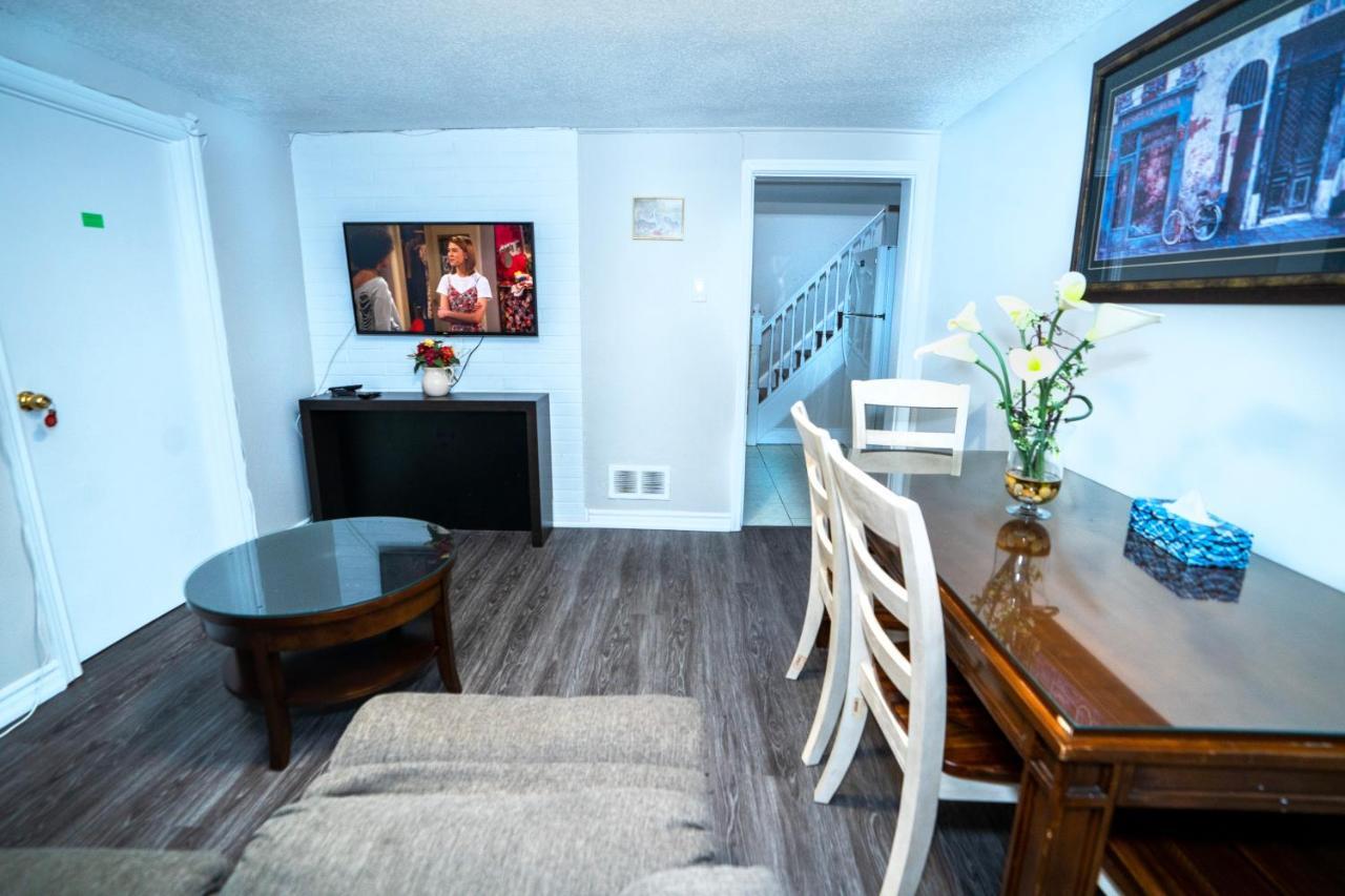 토론토 Cozy 3Br 2Bth Lower Unit, A Min To Hwy401, 404 & Dvp 빌라 외부 사진
