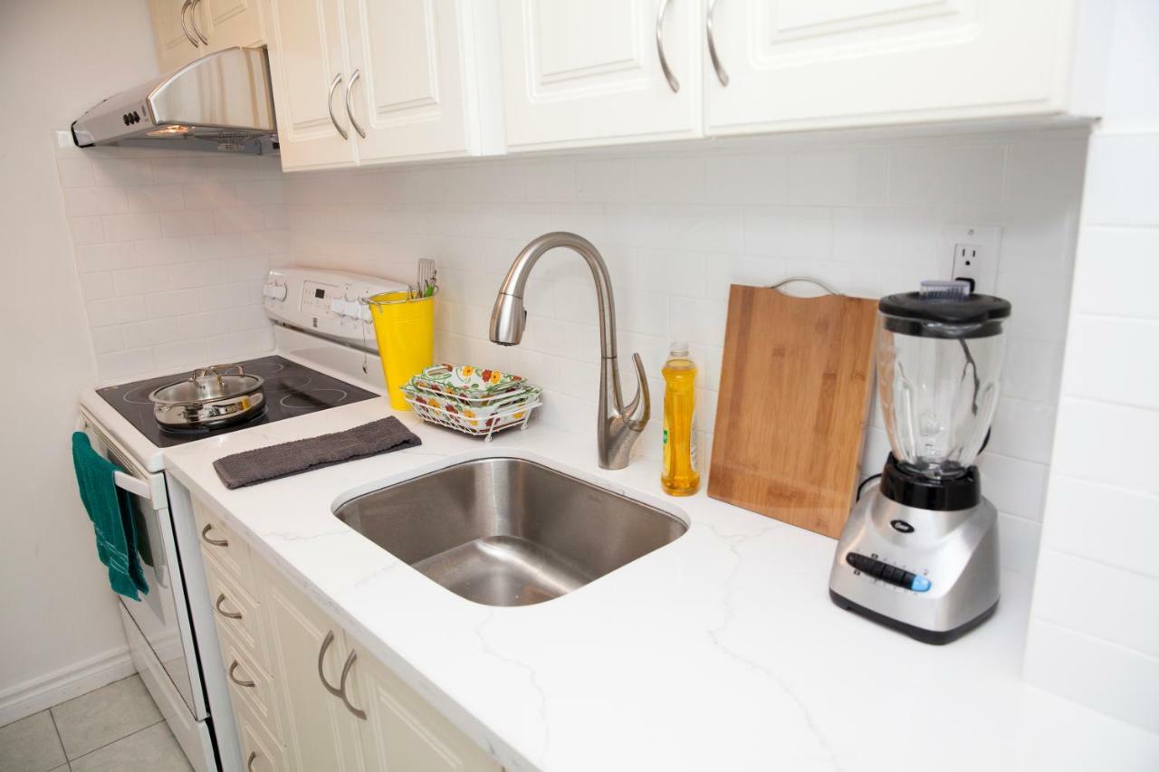토론토 Cozy 3Br 2Bth Lower Unit, A Min To Hwy401, 404 & Dvp 빌라 외부 사진