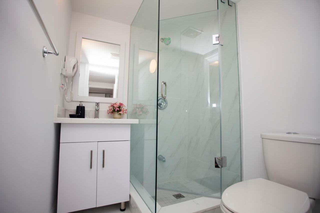 토론토 Cozy 3Br 2Bth Lower Unit, A Min To Hwy401, 404 & Dvp 빌라 외부 사진