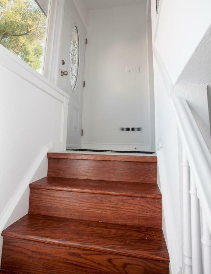 토론토 Cozy 3Br 2Bth Lower Unit, A Min To Hwy401, 404 & Dvp 빌라 외부 사진