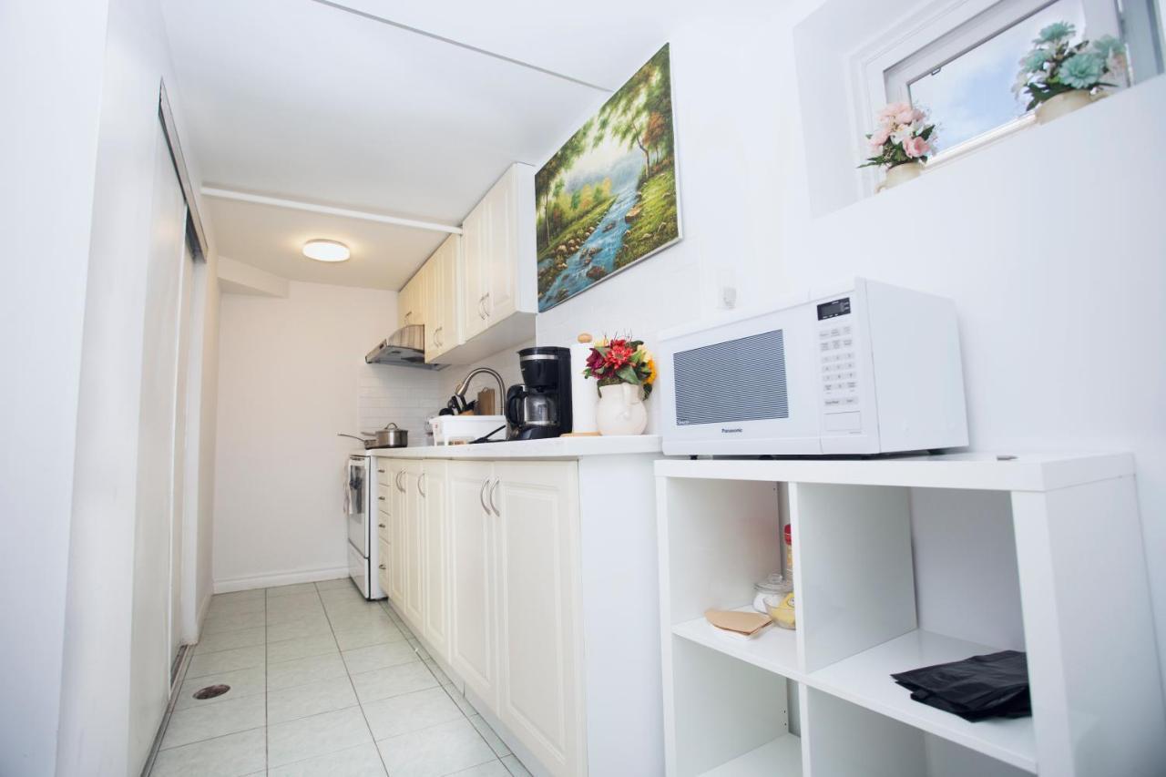토론토 Cozy 3Br 2Bth Lower Unit, A Min To Hwy401, 404 & Dvp 빌라 외부 사진